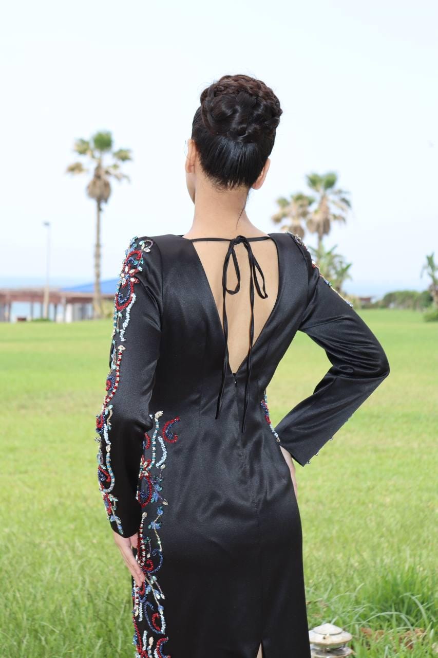 Robe de Soirée Luxe en Satin Noir, Broderie Perlée Scintillante Swarovski Unique