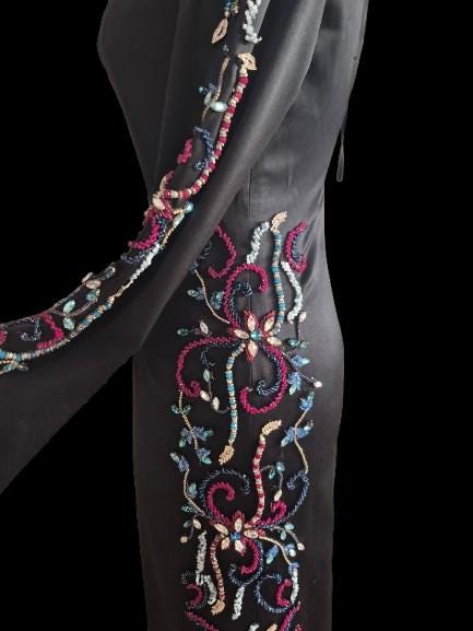 Robe de Soirée Luxe en Satin Noir, Broderie Perlée Scintillante Swarovski Unique