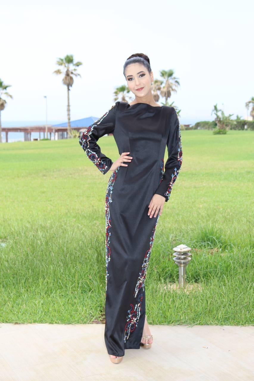 Robe de Soirée Luxe en Satin Noir, Broderie Perlée Scintillante Swarovski Unique