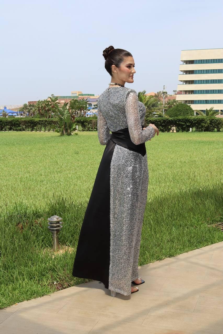 Robe de Soirée Asymétrique Paillettes Argentées Satin Noir Chic Fête Élégante