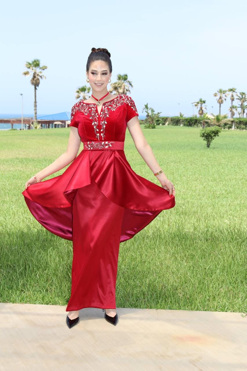 Caftan Algérien Moderne Élégant en Velours Satin, Strass Brodés Main